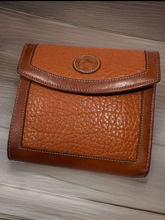 Dooney & Bourke Handbags - 🦆 DOONEY & BOURKE PEBBLED AWL BRITISH TAN TRIFOLD KISSLOCK POUCH COIN VINTAGE